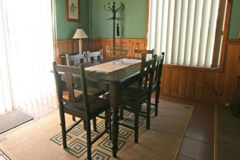 South Sussexs Blue Cottage - VIC Tourism 3