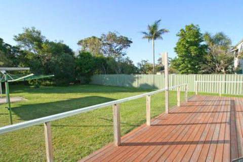 South Sussexs Blue Cottage - VIC Tourism 0