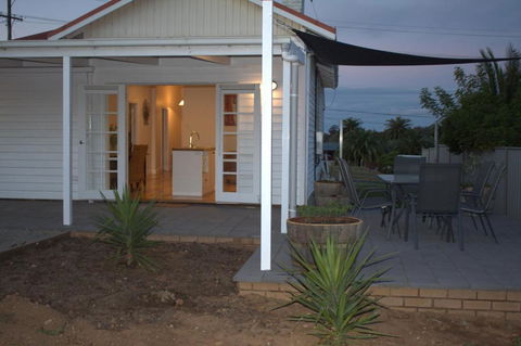 The Yellow Daisy - VIC Tourism 3