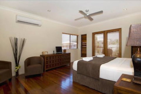 Torun Holiday House - VIC Tourism 6