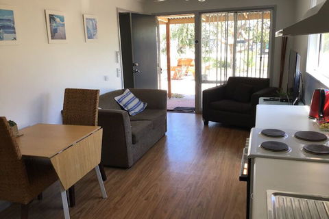 90 Mile Beach House & Villas - VIC Tourism 4