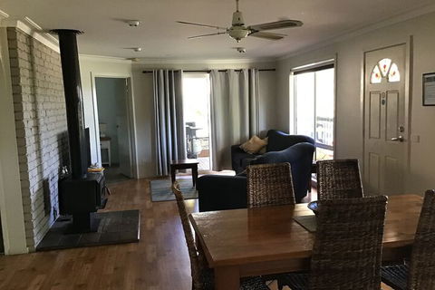 90 Mile Beach House & Villas - VIC Tourism 5