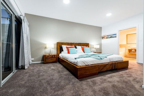 Ulverstone River Edge Apartments - VIC Tourism 3