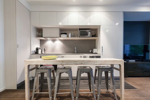ZACH, 1BDR St.Kilda Apartment - VIC Tourism 3