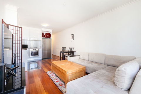 PIPER, 1BDR Southbank Apartment - VIC Tourism 3