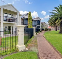 Port Adelaide Harbourside Home - VIC Tourism