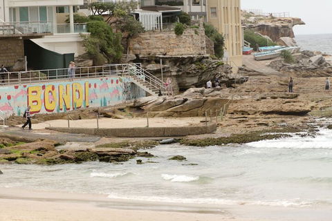 Ocean Front Building On Bondi Beach - VIC Tourism 7