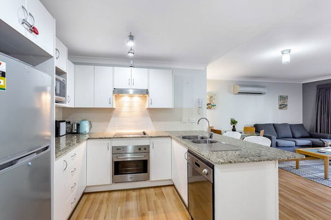 Shoal Bay Beach Apartments, 6/2 Shoal Bay Road - VIC Tourism 6