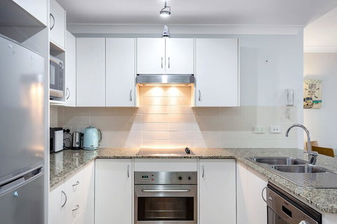 Shoal Bay Beach Apartments, 6/2 Shoal Bay Road - VIC Tourism 2