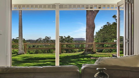 Your Luxury Escape - Paul's Farmhouse - VIC Tourism 0