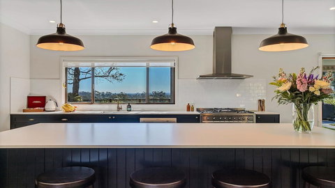 Your Luxury Escape - Paul's Farmhouse - VIC Tourism 3