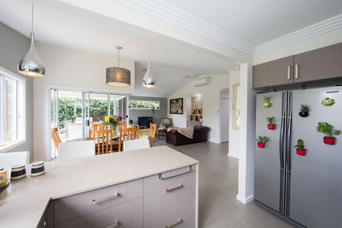 Armidale Cottage - VIC Tourism 3