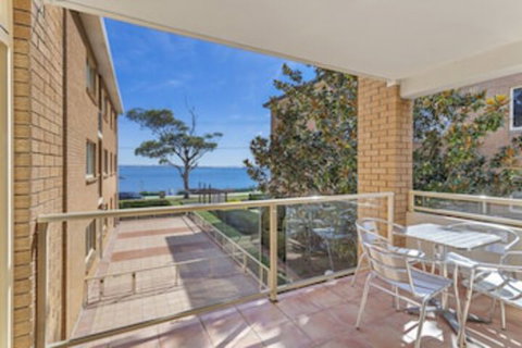 South Pacific Unit 6 Amazing Unit Opposite The Beach. - VIC Tourism 0