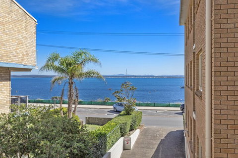 South Pacific Unit 6 Amazing Unit Opposite The Beach. - VIC Tourism 1