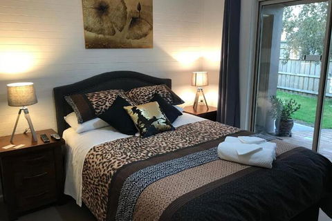 Short Stays Gippsland (Newborough) - VIC Tourism 4