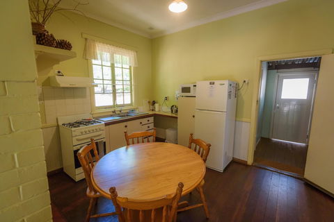 Murphy's Cottage - VIC Tourism 3