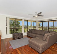 KINGSCLIFF HOLIDAY HOME on the HILL SYDS VIEW