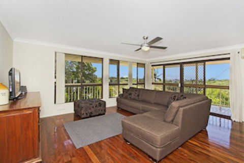 KINGSCLIFF HOLIDAY HOME On The HILL SYDS VIEW - VIC Tourism 0