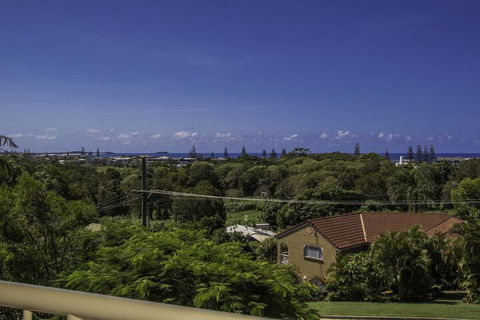 KINGSCLIFF HOLIDAY HOME On The HILL SYDS VIEW - VIC Tourism 1