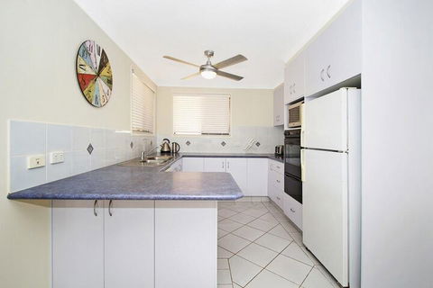 KINGSCLIFF HOLIDAY HOME On The HILL SYDS VIEW - VIC Tourism 5