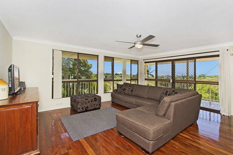KINGSCLIFF HOLIDAY HOME On The HILL SYDS VIEW - VIC Tourism 4