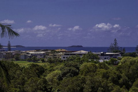 KINGSCLIFF HOLIDAY HOME On The HILL SYDS VIEW - VIC Tourism 2