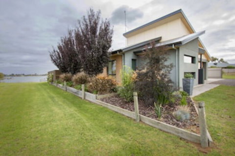 Casa Del Lago - VIC Tourism 0