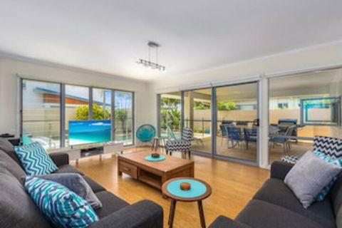 Ocean Blue On Salt Beach - VIC Tourism 0