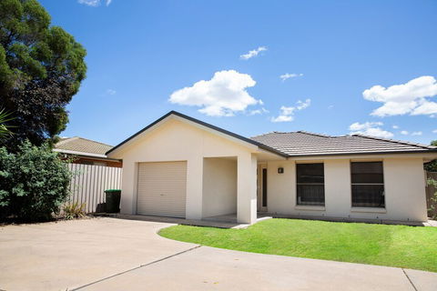 Lovely 3 Bed 2 Bath In The City Centre - VIC Tourism 6