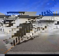 Ocean Grove Chalet - VIC Tourism