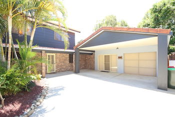 Sandy Feet At Hat Head - VIC Tourism 0