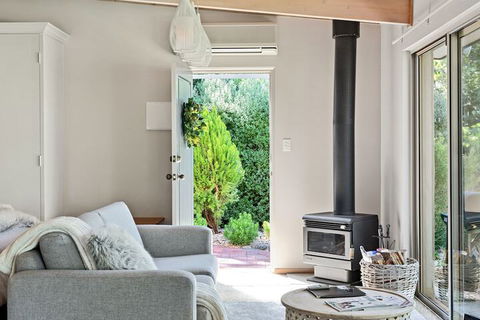 Adelaide Hills Retreats - VIC Tourism 5