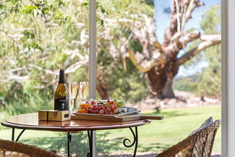 Adelaide Hills Retreats - VIC Tourism 4
