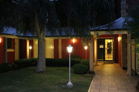 The Lawson Riverside Suites - VIC Tourism 4