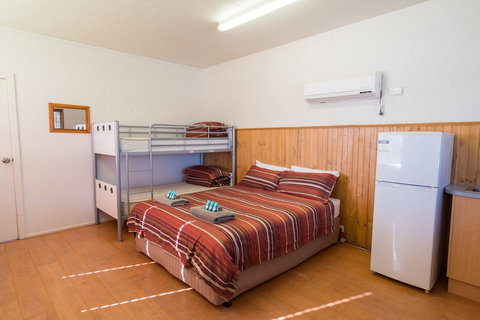 Edithburgh Caravan Park - VIC Tourism 4