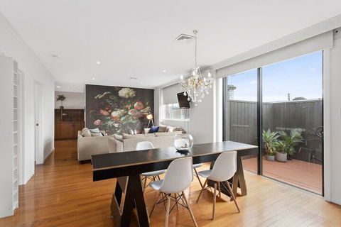 A PERFECT STAY - Manallack Apartments - VIC Tourism 5