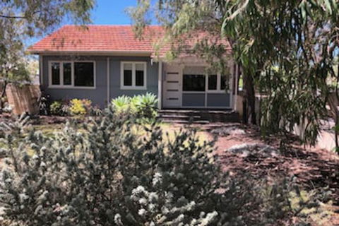 Barefoot Beach Cottage - VIC Tourism 0