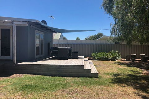 Barefoot Beach Cottage - VIC Tourism 1
