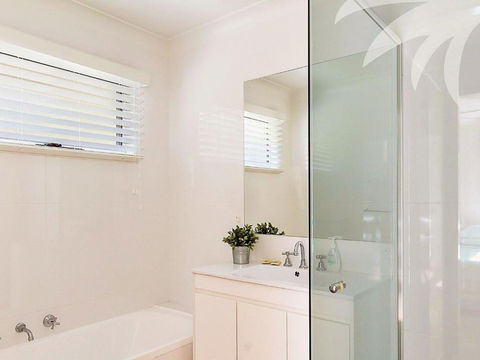 Amaroo Sunset Lodge - VIC Tourism 5
