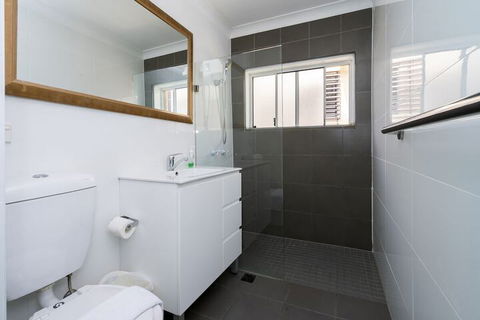 Manly Beachfront Apartment - VIC Tourism 5