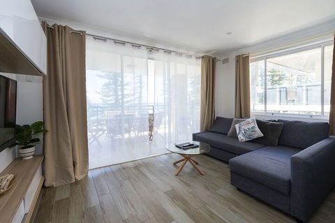 Manly Beachfront Apartment - VIC Tourism 1