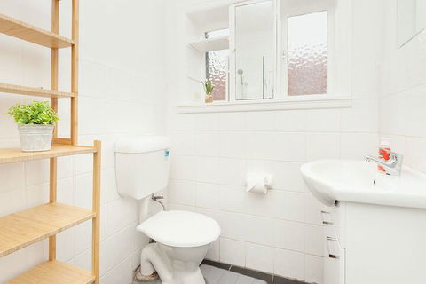 Newly Renovated Apt Close To CBD Unit 2 - VIC Tourism 3