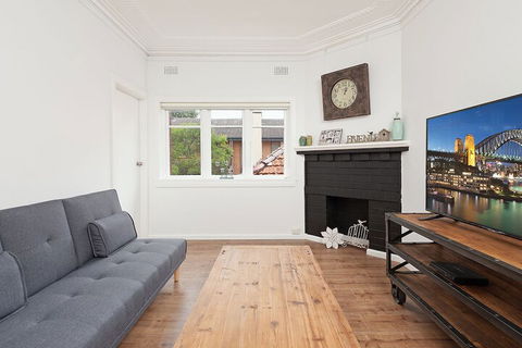 Newly Renovated Apt Close To CBD Unit 2 - VIC Tourism 1
