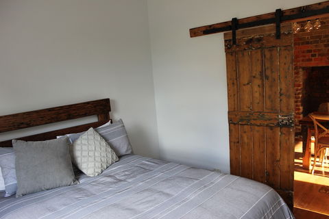 The Cottage - VIC Tourism 1