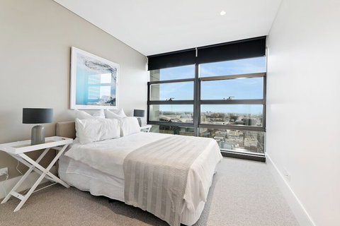 Ultra Modern Brand New CBD View - VIC Tourism 7