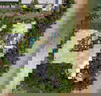 Belle Escapes - Absolute Beachfront Apartment in Alamanda Resort 21