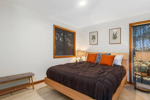 Sea Spray On Hungerford - VIC Tourism 3