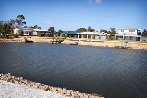 Serene Shores - VIC Tourism 1