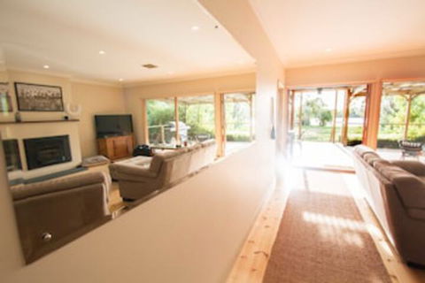 River Retreat At Monteith - VIC Tourism 0