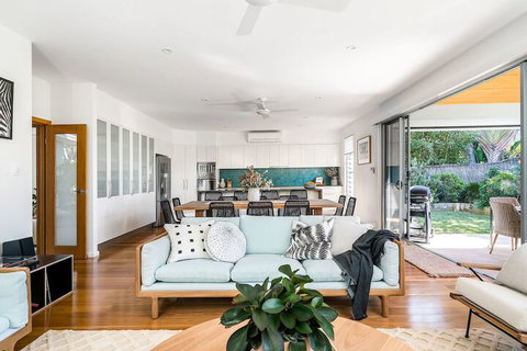 Shore Beats Work - VIC Tourism 2